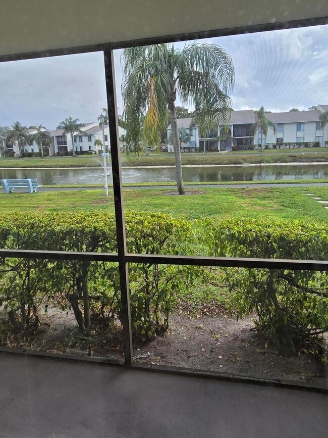 Building Photo - 1106 Green Pine Blvd Unit F1