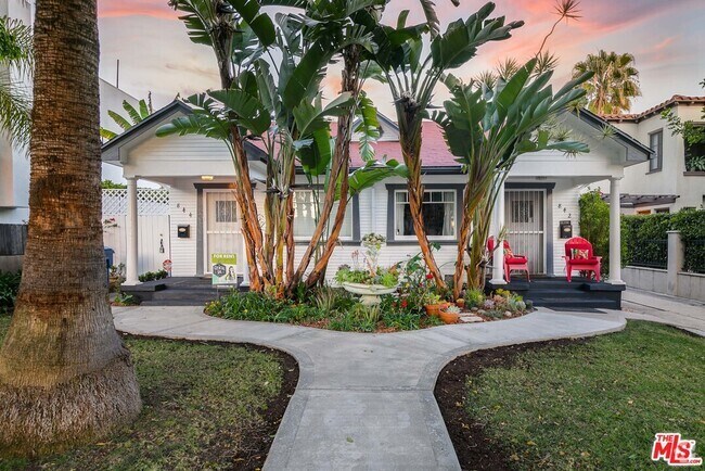 Building Photo - 844 N Las Palmas Ave Rental