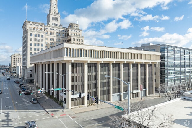 Building Photo - The Penthouse Davenport