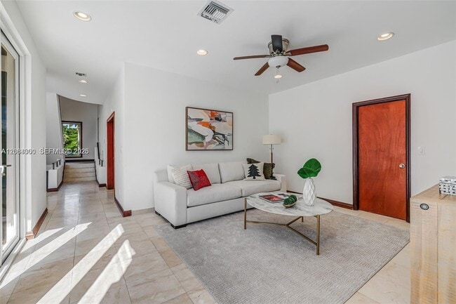 Photo - 184 Paloma Dr