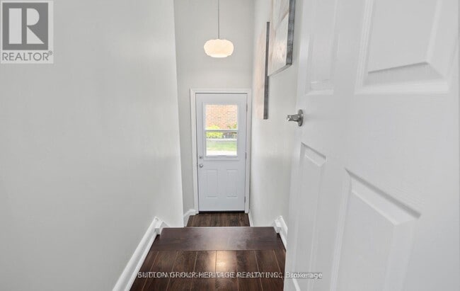 Photo - 621 Wychwood St