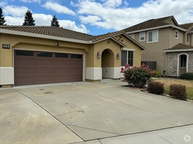 Building Photo - Cozy and Spacious Home in Elk Grove