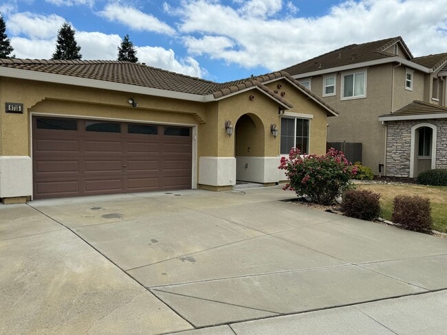 Cozy and Spacious Home in Elk Grove - Cozy and Spacious Home in Elk Grove