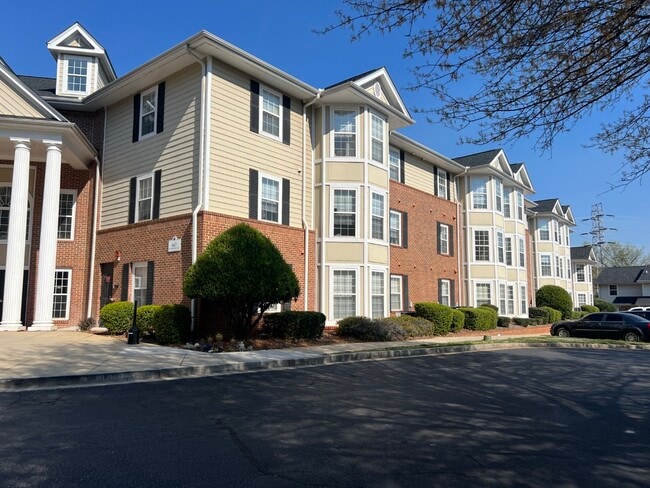 Laurel Oaks - Building Exterior