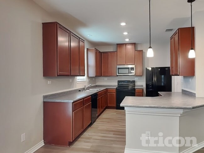 Photo - 2631 Green Leaf Way