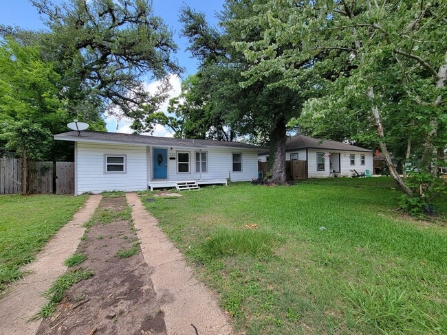 Photo - NICE 3 BEDROOM RECENTLY REMODELED LEASE HO...
