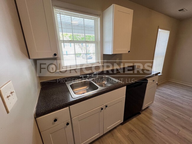 Photo - Room in Duplex on Beck St