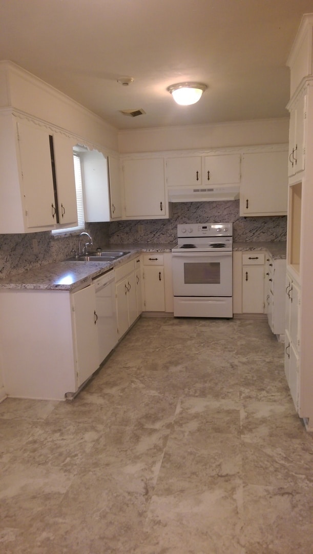 Photo - * Kids Sprayground right across the street!  3 bed 2 baths with 2 car garage in the Village with ...