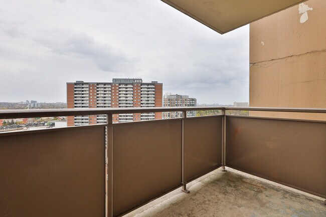 Photo - 2089 Lawrence Av