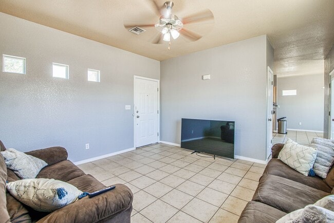 Photo - Beautiful house with 3 beds/2.5 baths near by Fortbliss