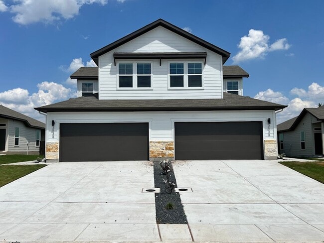 Building Photo - Luxury Duplex South of Austin in Buda