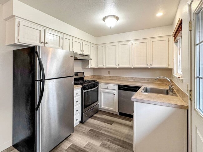 Photo - 2 Bedroom Condo For Rent