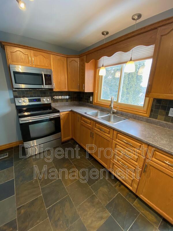 Building Photo - 369 Applegrove Ave