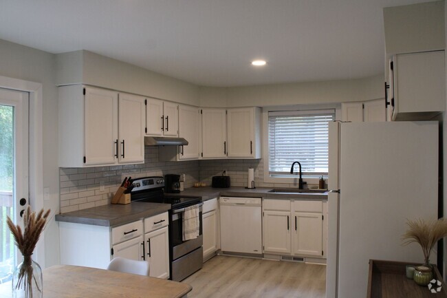 Building Photo - 5749 Lacy Rd Unit 5749 Rental