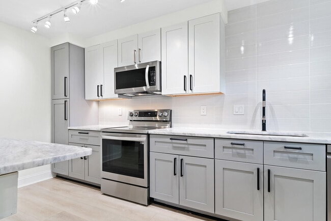 Building Photo - 122 S Lakeside Dr Unit #3 Rental