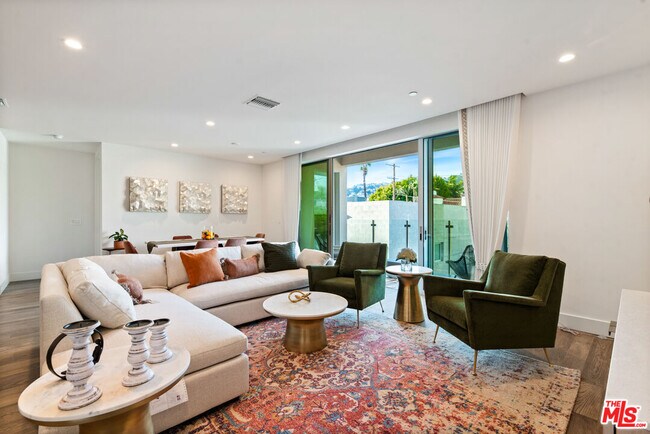 Photo - 728 N Sweetzer Ave Unidad 317