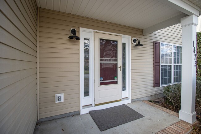 Photo - Beautiful 3BR/2.5BA Home with Fenced Yard, Granite Kitchen & Neighborhood Pool