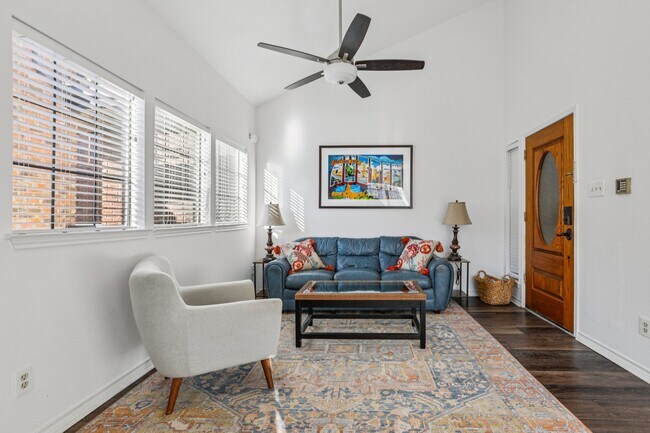 Photo - 3001 Cedar St Unit 313