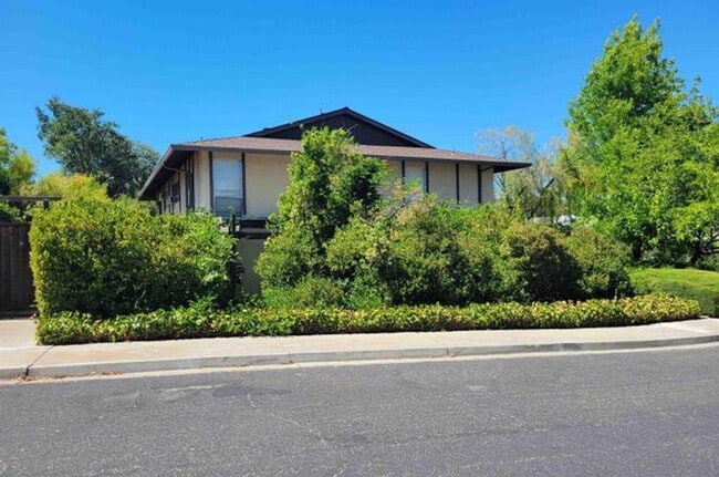 65 Donegal Way Unit B