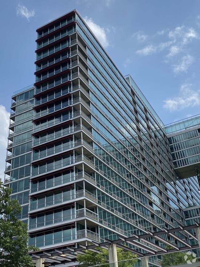 Building Photo - 9655 Woods Dr Unit 1404 Rental