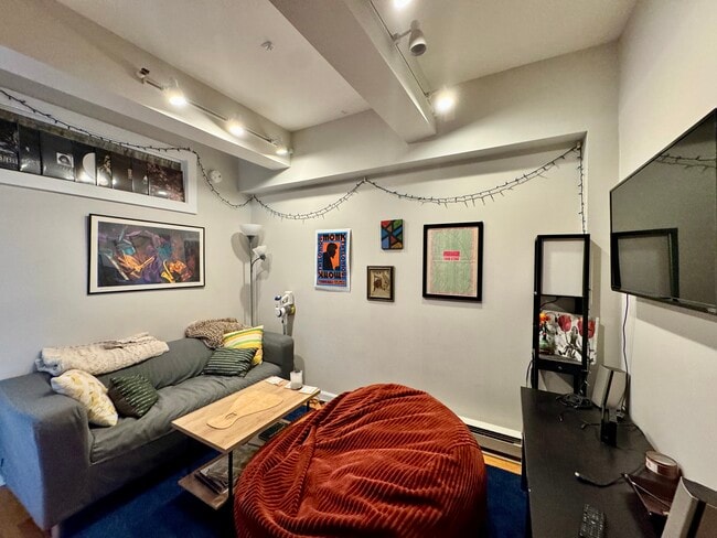 Building Photo - 12 Stoneholm St Unit 619