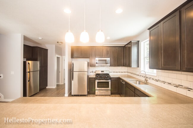 Photo - 437 NW 14th St