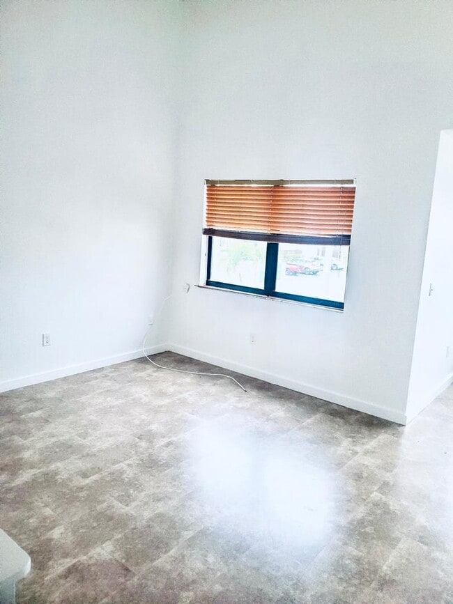 Photo - 10302 NW 9th Street Cir Unidad 201