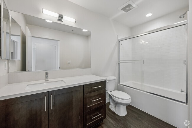 2BR, 2BA - 1188SF - Primary Bathroom