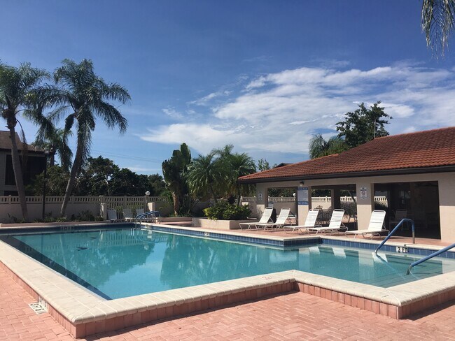 Photo - 2BR 2BA Mirror Lake Condo - Near IMG Acade...