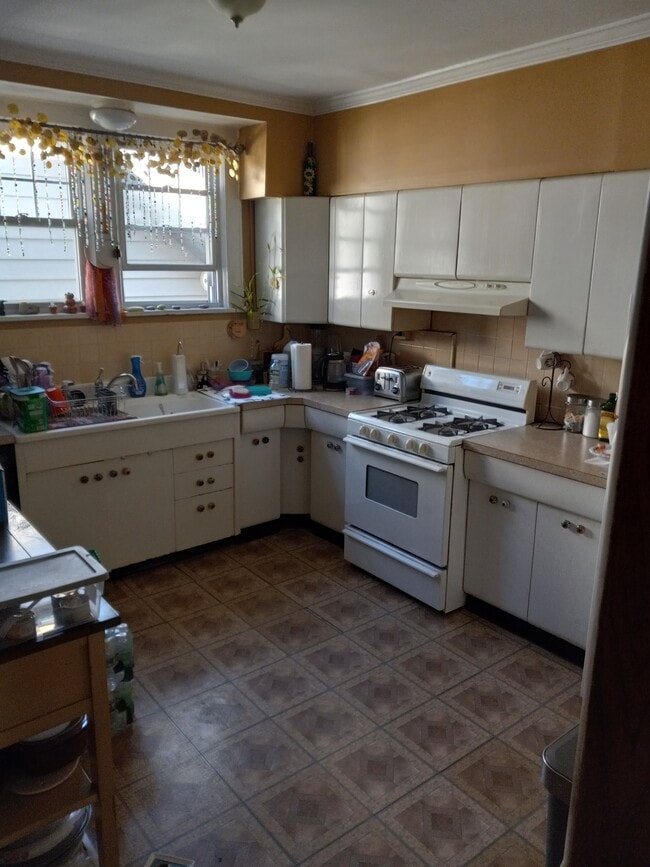 Photo - 180 Jerome Pl Unit 2