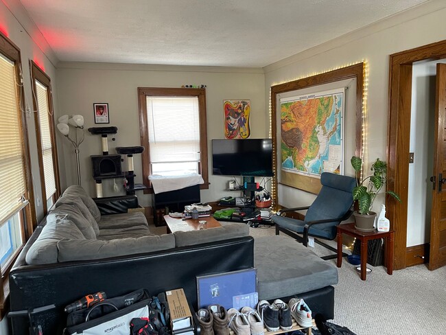 Photo - 5-Bedroom House Close to U of M Campus