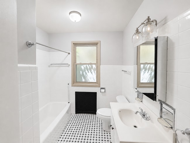 Photo - 4149 N Sheridan Rd Unit 1