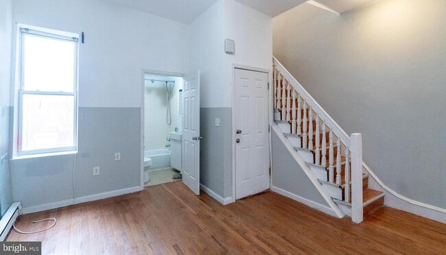 Building Photo - 2219 N 16th St Unit 2ND FL