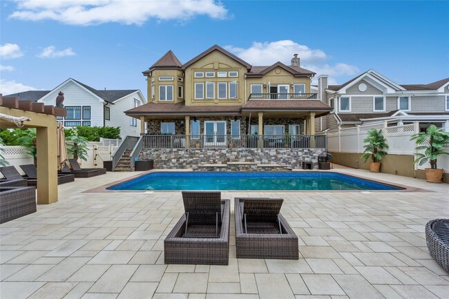 Photo - 319 Harbor Dr