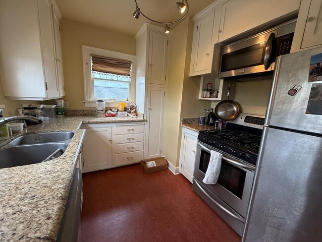 Photo - 1 Bed 1 Bath Top Floor Wallingford Condo! Unit 4