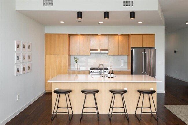 Photo - 1322 E 12th St Unidad 305