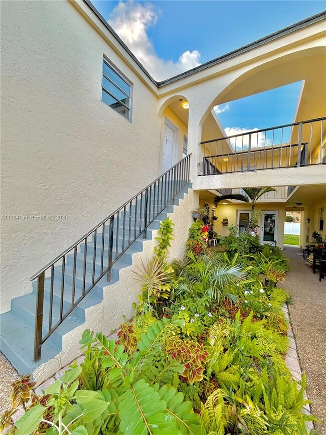 Building Photo - 1477 SW 24th Ct Unit 6