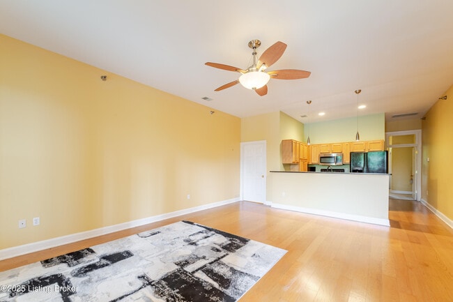 Building Photo - 900 S 5th St Unit 202 Rental