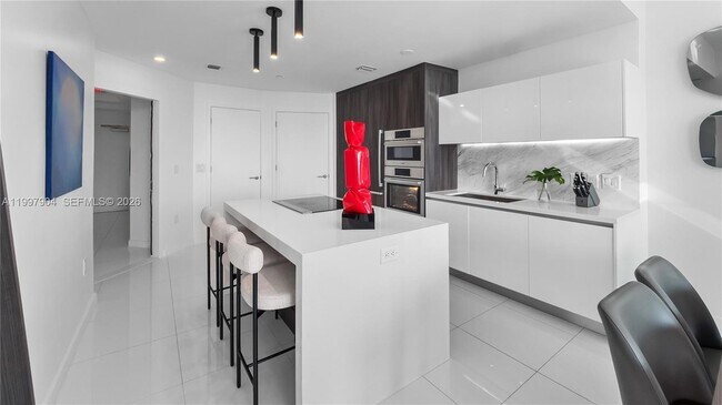 851 NE 1st Ave Unit 1606