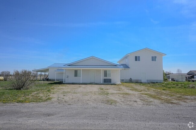Building Photo - Stunning St. Anthoney Home: Recently Remod...