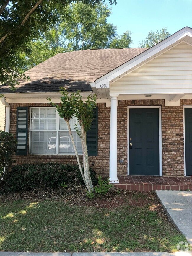 Building Photo - 2738 W Tharpe St Rental