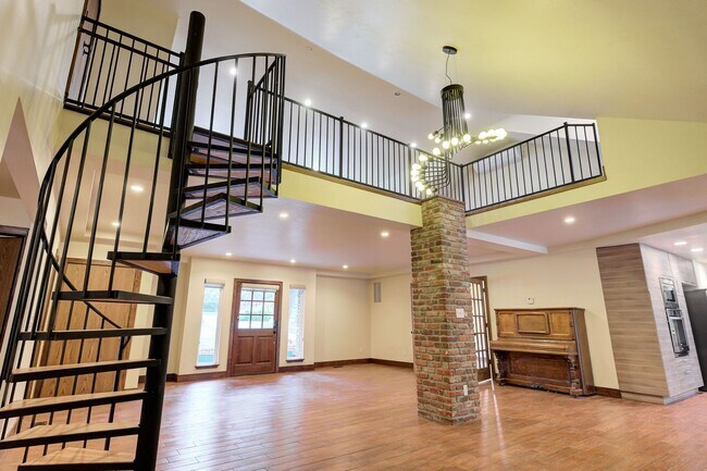 2429 Cedar Oak Dr