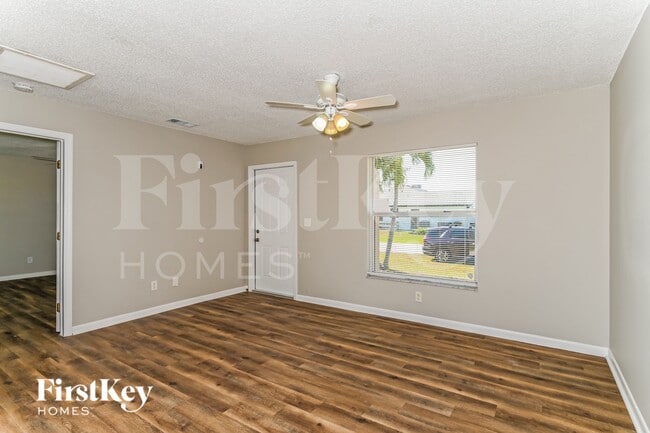 Photo - 325 NE 23rd Ave