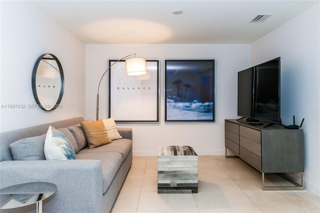 Photo - 401 N Birch Rd Unidad 404