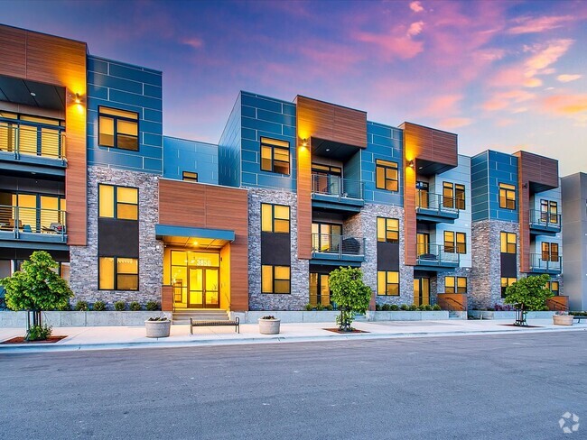 Building Photo - Luxury Condo steps from the Boise River an... Unit 306