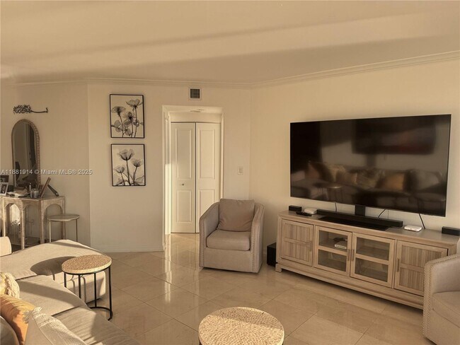 Photo - 1000 E Island Blvd Unit 811