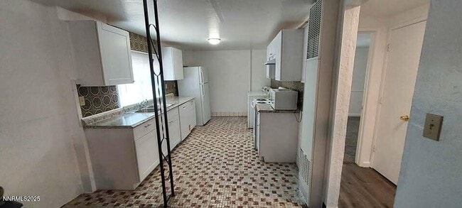 Photo - 1973 Hymer Ave