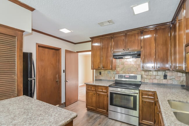 Photo - 463 Larkwood Dr