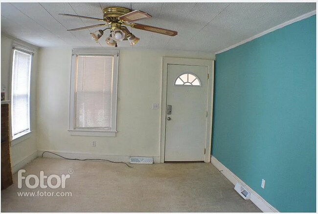 Living room and entrance - 505 Darlington Ave