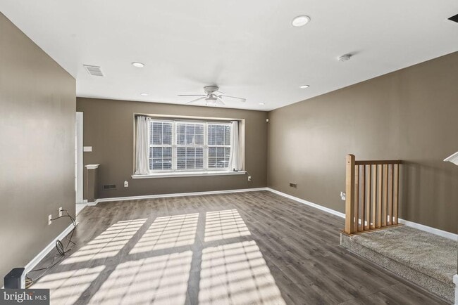 Photo - 4702 Grenwich Ln